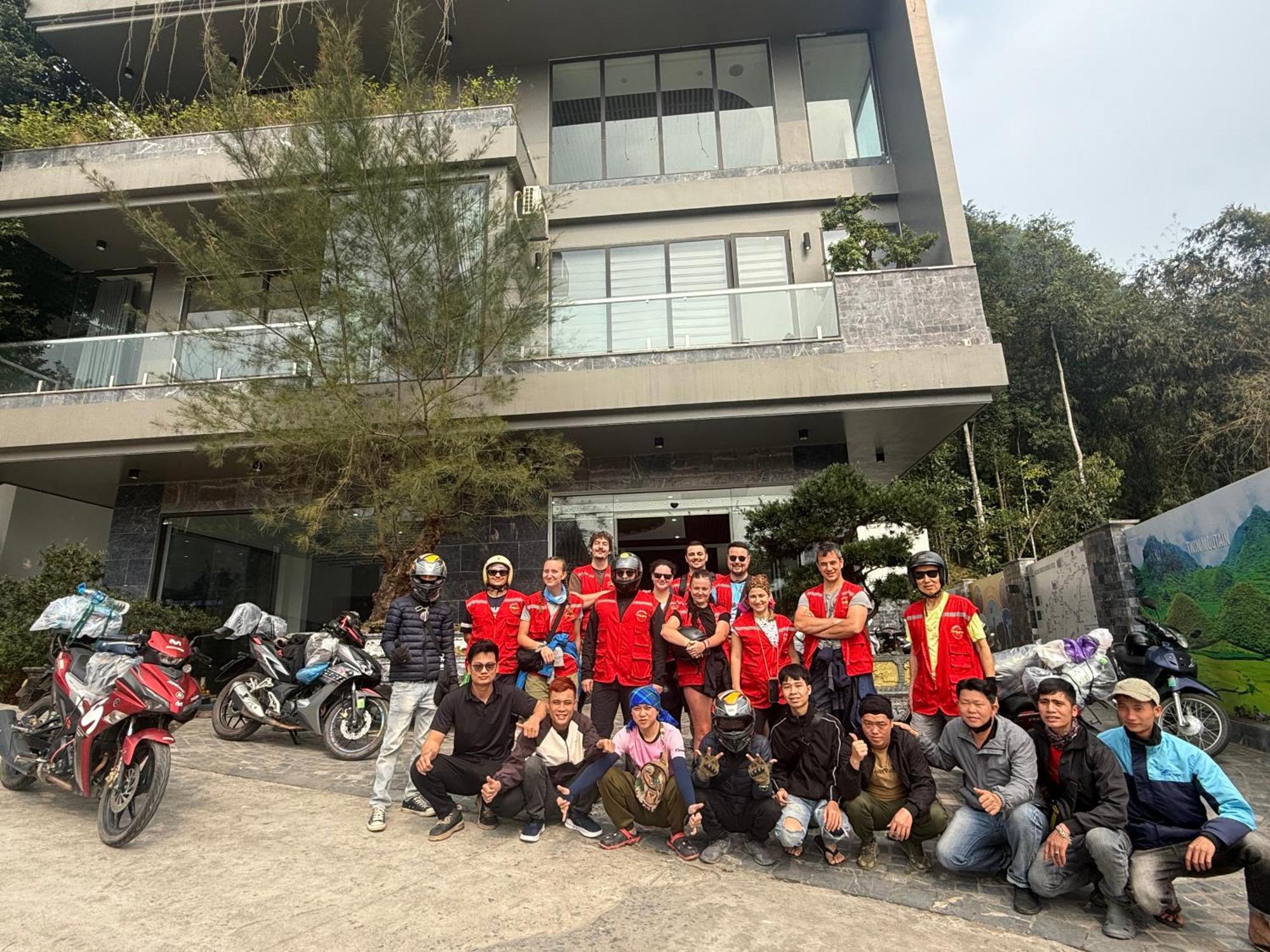 Lotus Premium Lodge - Lotus Group Tours 河江 外观 照片